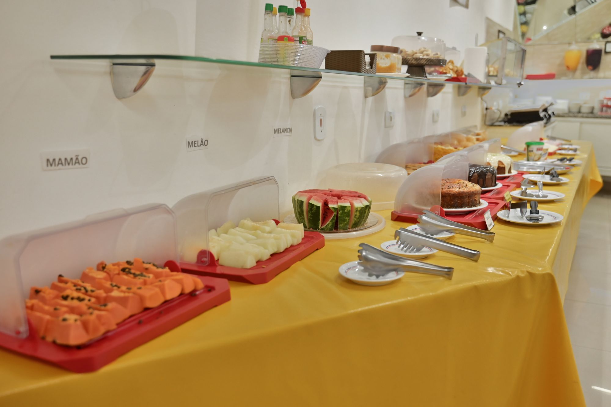 Buffet de café da manhã incluso na diária do Novo Hotel Pousada, em Interlagos